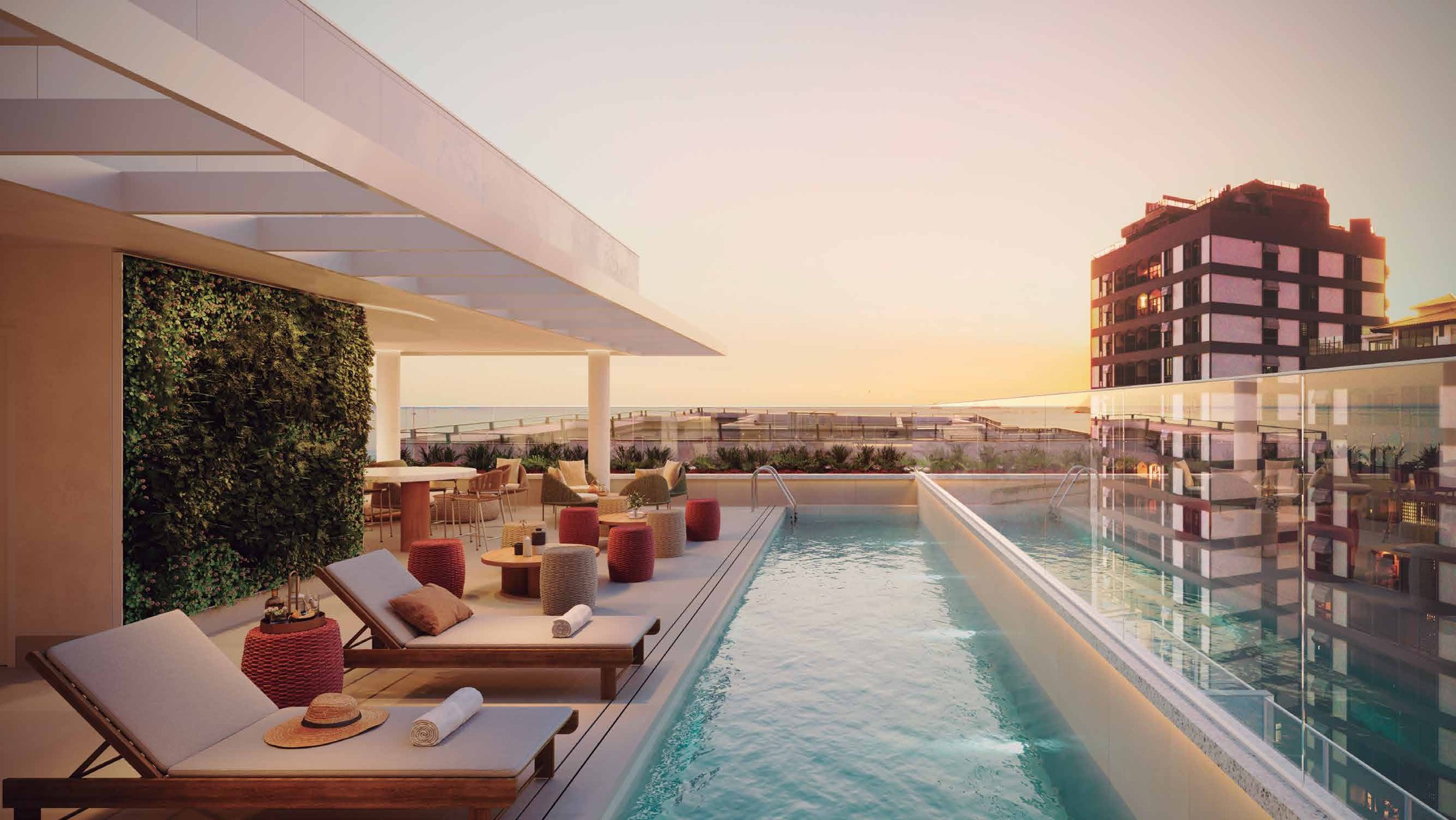 Piscina do rooftop ao pôr do sol